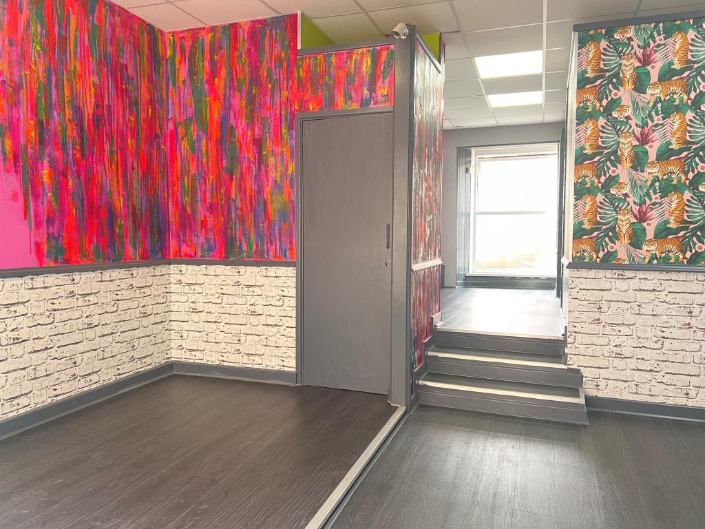 Lot: 38 - FREEHOLD DUAL COMPONENT COMMERCIAL INVESTMENT OPPORTUNITY - 3 Alma Place ground floor retail area